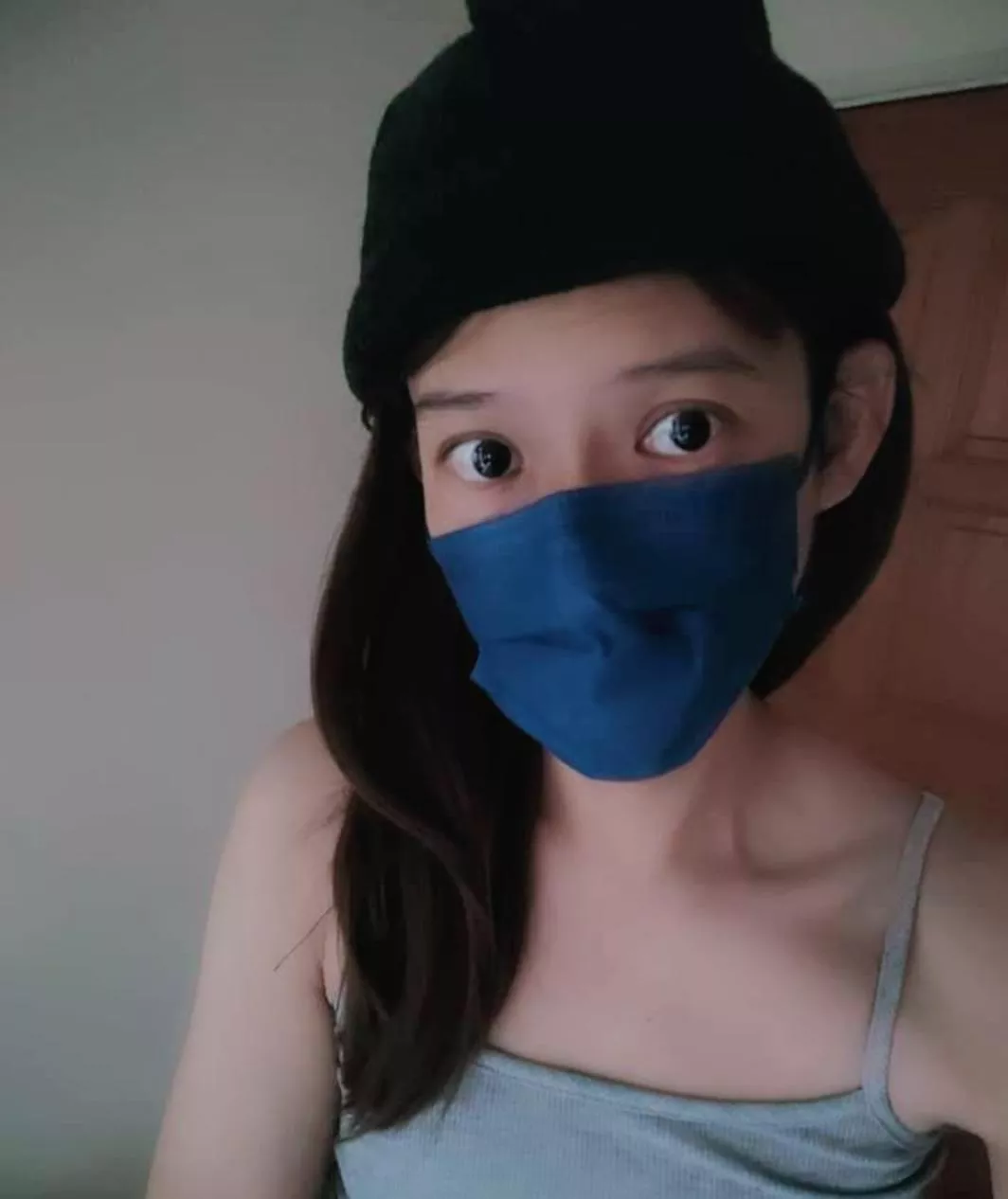 anyone wants me? Kik cyboii80. tell me how u treat me..