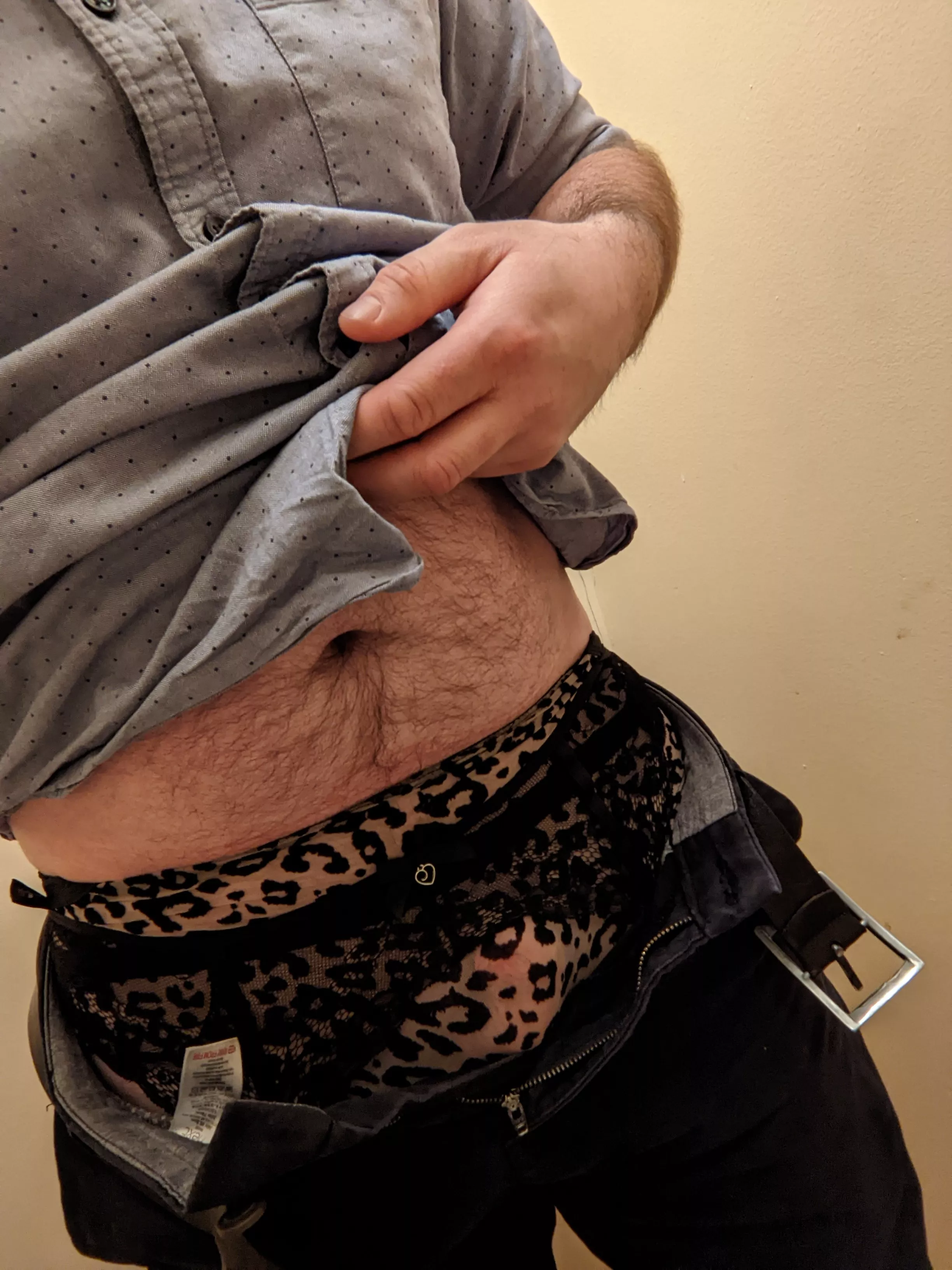 Apologies for the suspender belt but something has to keep my stockings up in work 😊