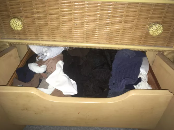 Are you alone at home and bored? You got access to your moms/wife/gfs panties and bras and her sex toys. You want to do as I say and get cucked? Pm is open.