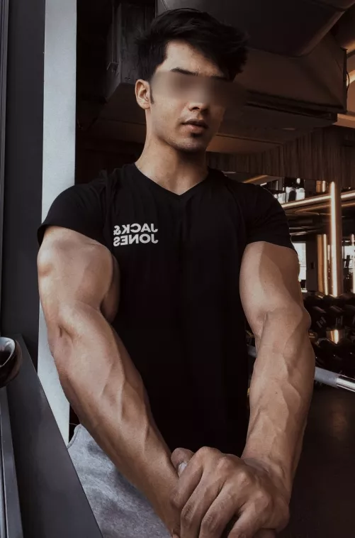 arms built to pin you down and toss you around