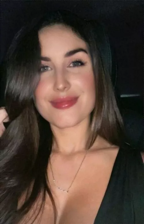 Ashley Sinclair (@ashleytorontostylist) [Instagram]