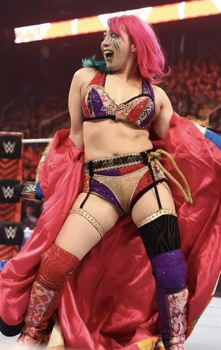 Asuka’s sexy body