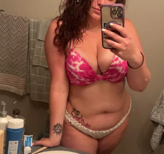 At my friend’s place after the beach, felt good 😇 (25f)