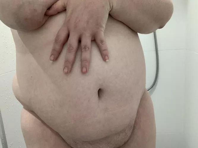 Ate two whole pizzas tonight and I am completely bloated 😍