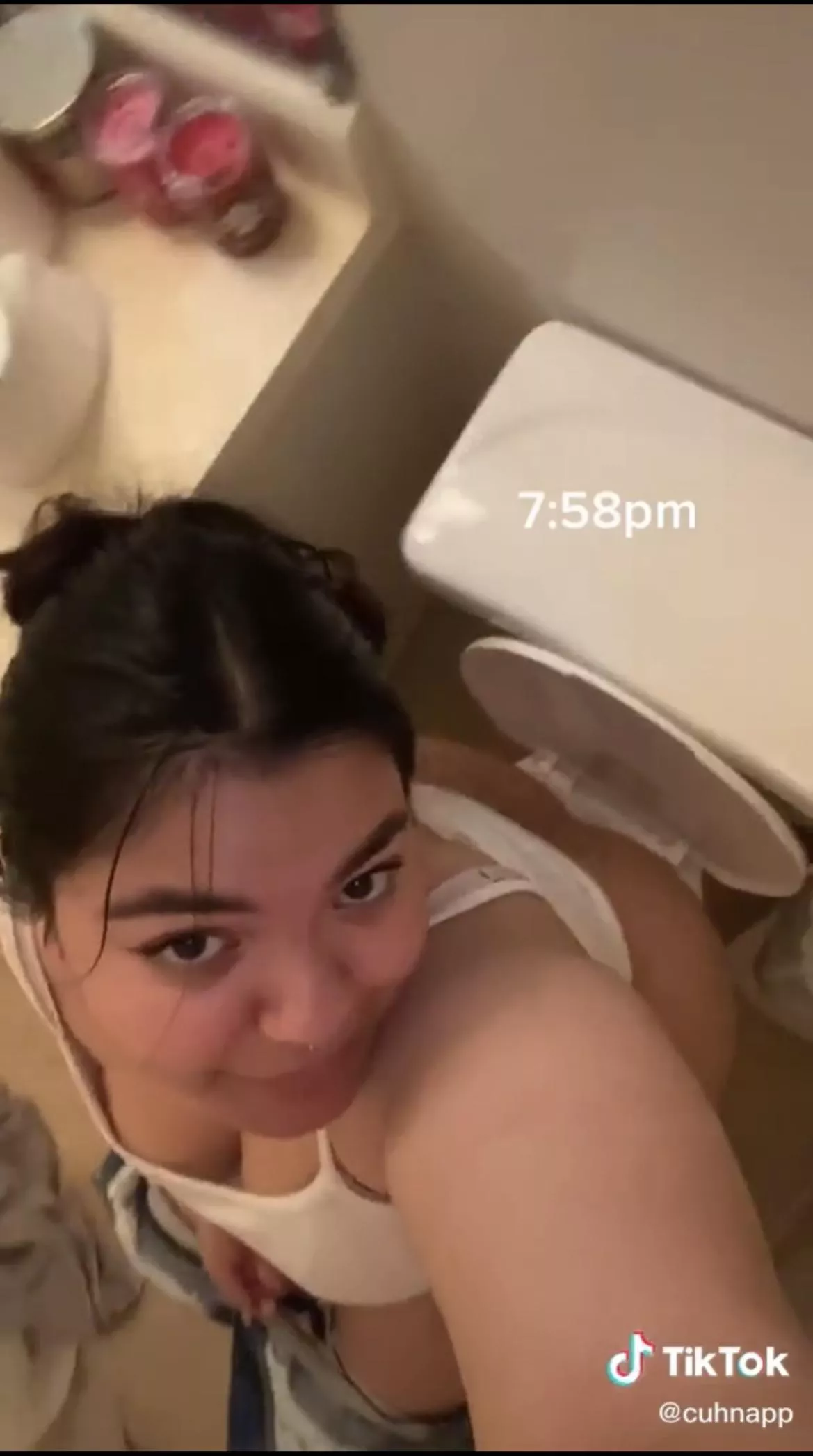 ATTENTION! Lady’s if you sell and wanna participate in my weekly contest on my twitter for best toilet shot/selfie send me a dm here and I am girlsfartssmell on twitter 23k+ followers. This contest will help you gain followers on Reddit and twitter if 