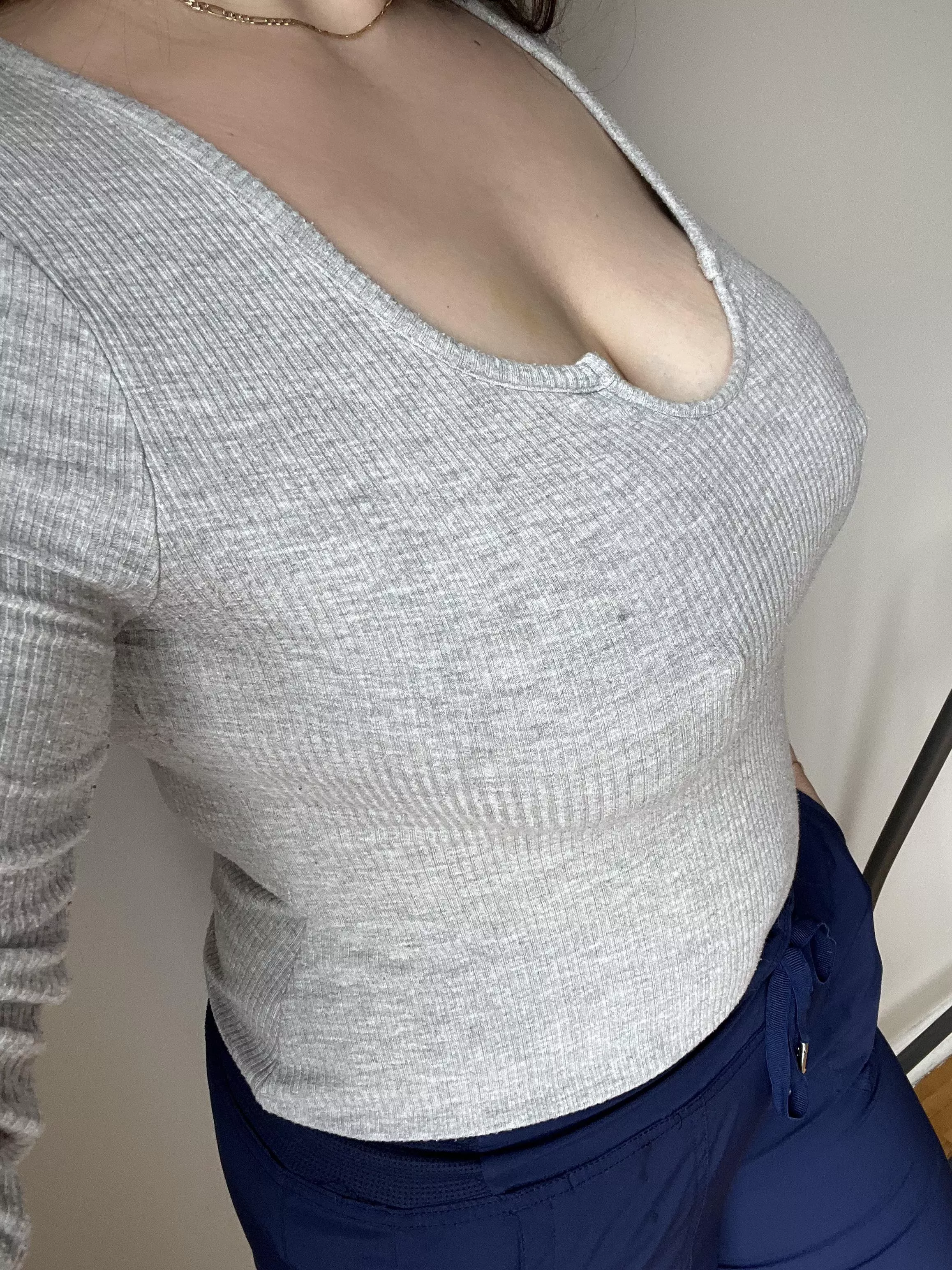 Back home after work, braless mode activated ☑️