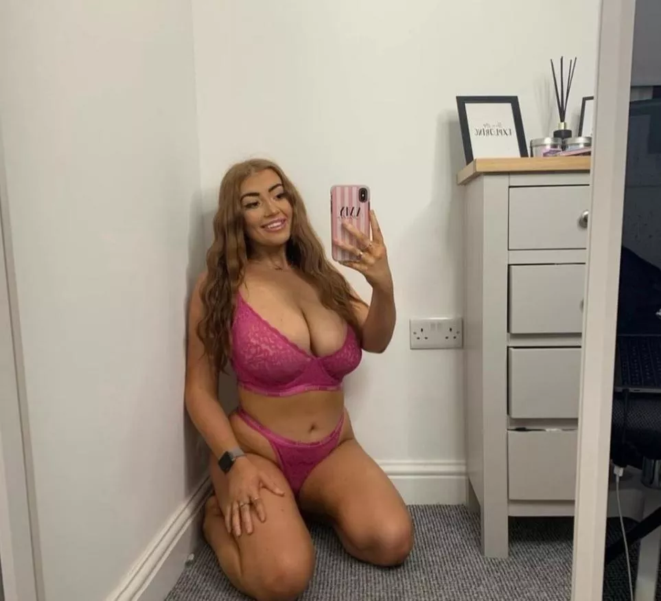 backed into corner with those huge tits. what you gonna do?