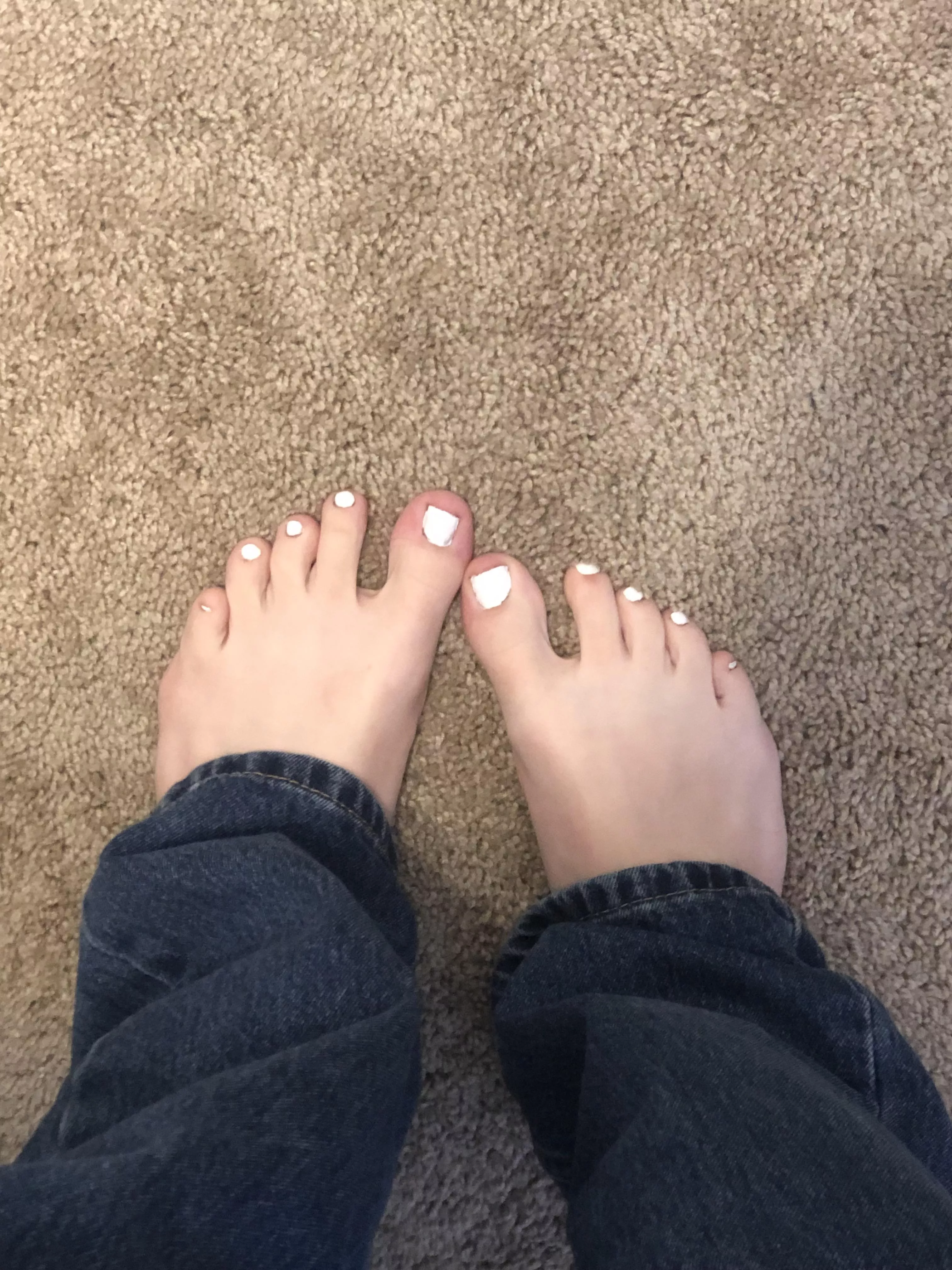 Barefeet and jeans <3 Barefeet and jeans <3