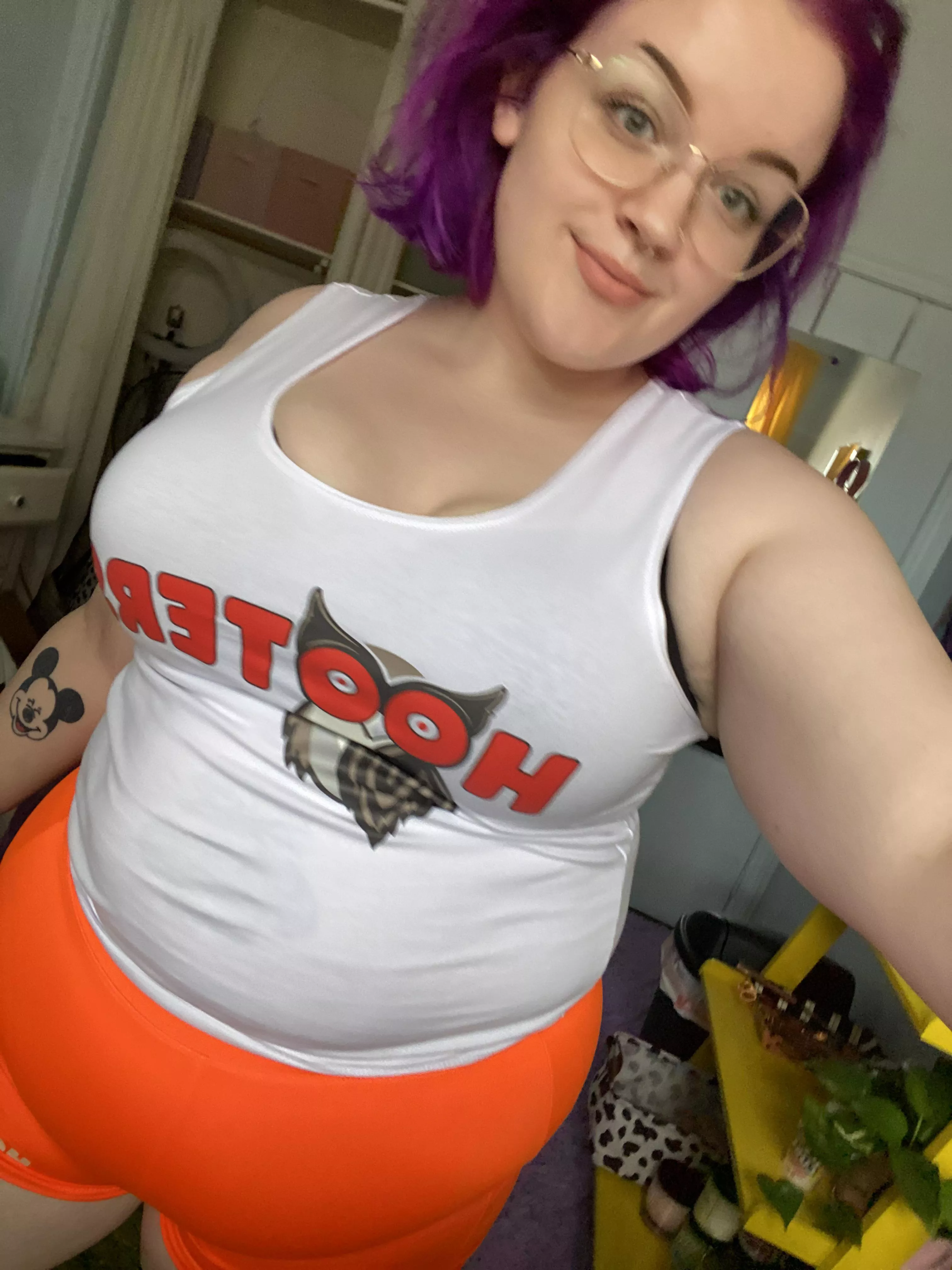 BBW hooters > regular hooters