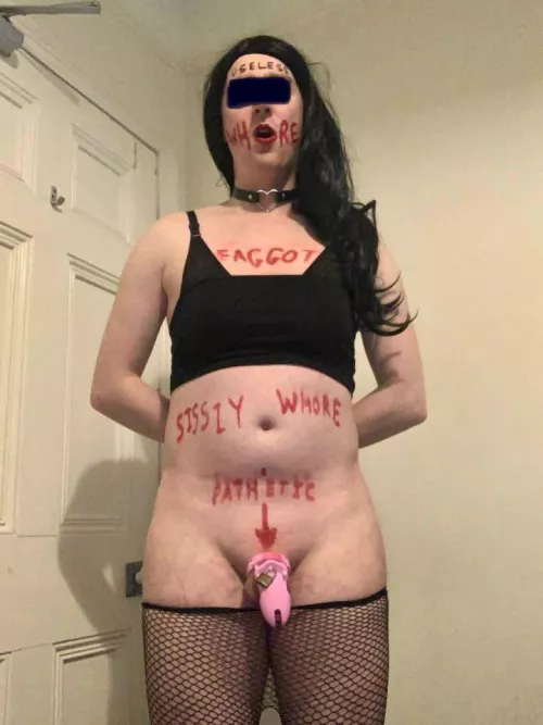 Be like my sissy Jessica......only your holes are gonna be used......your pathetic clit is gonna be locked till I say 😏