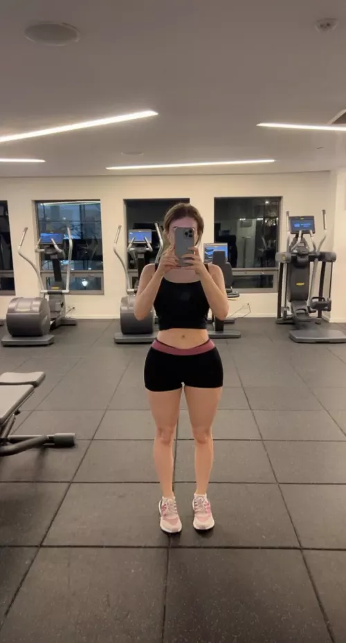 Because it’s leg day 💓