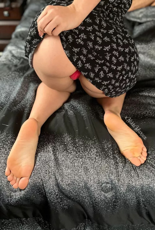 Because who doesn’t like soles and a booty flash?