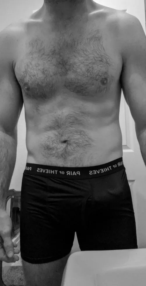 Been doing [m]orning sit ups and push ups for a bit, finally starting to poke through 😬