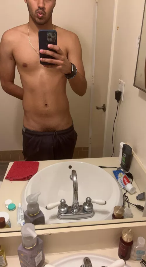 Been getting back into working out 😋😁