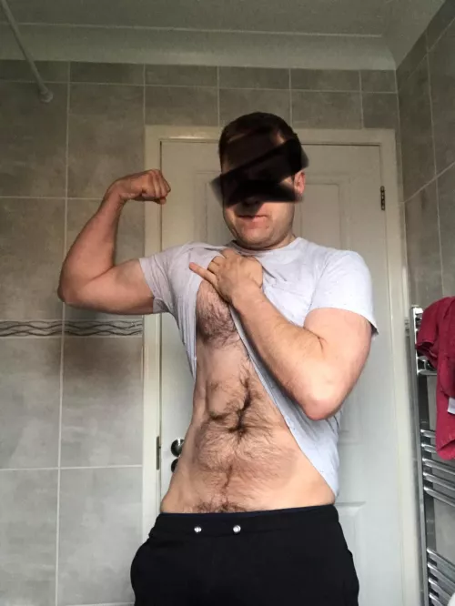 Been hitting the gym for a few months now trying to get fitter, how am i doing??
