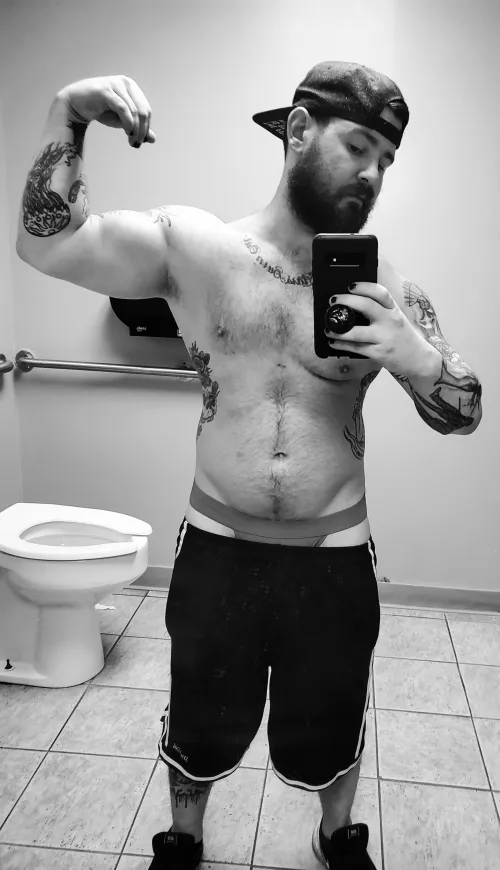 Been losing a little weight and I'm loving how it's making my V look 🥵