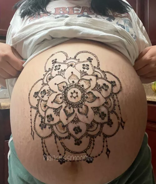 Belly henna 🤰🏻