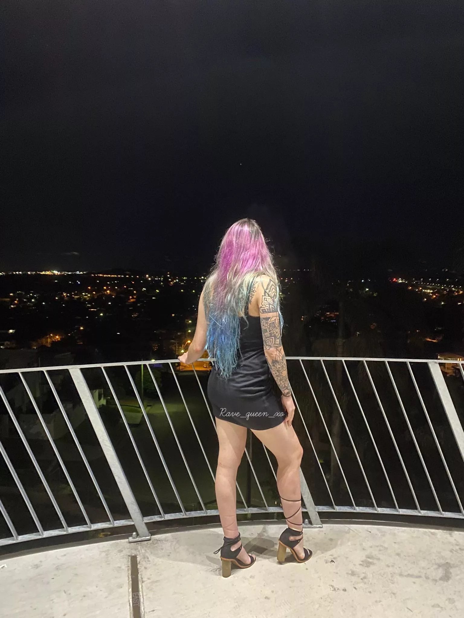 Bend me over this rail 💜