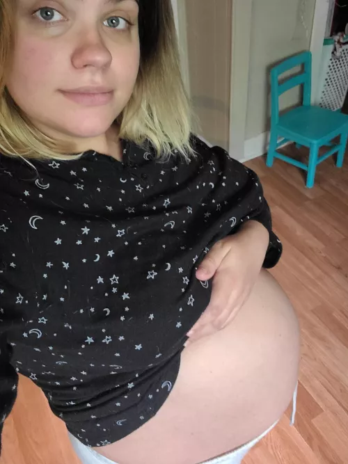 big belly pregnancy content $$starting at $10 dm me!!