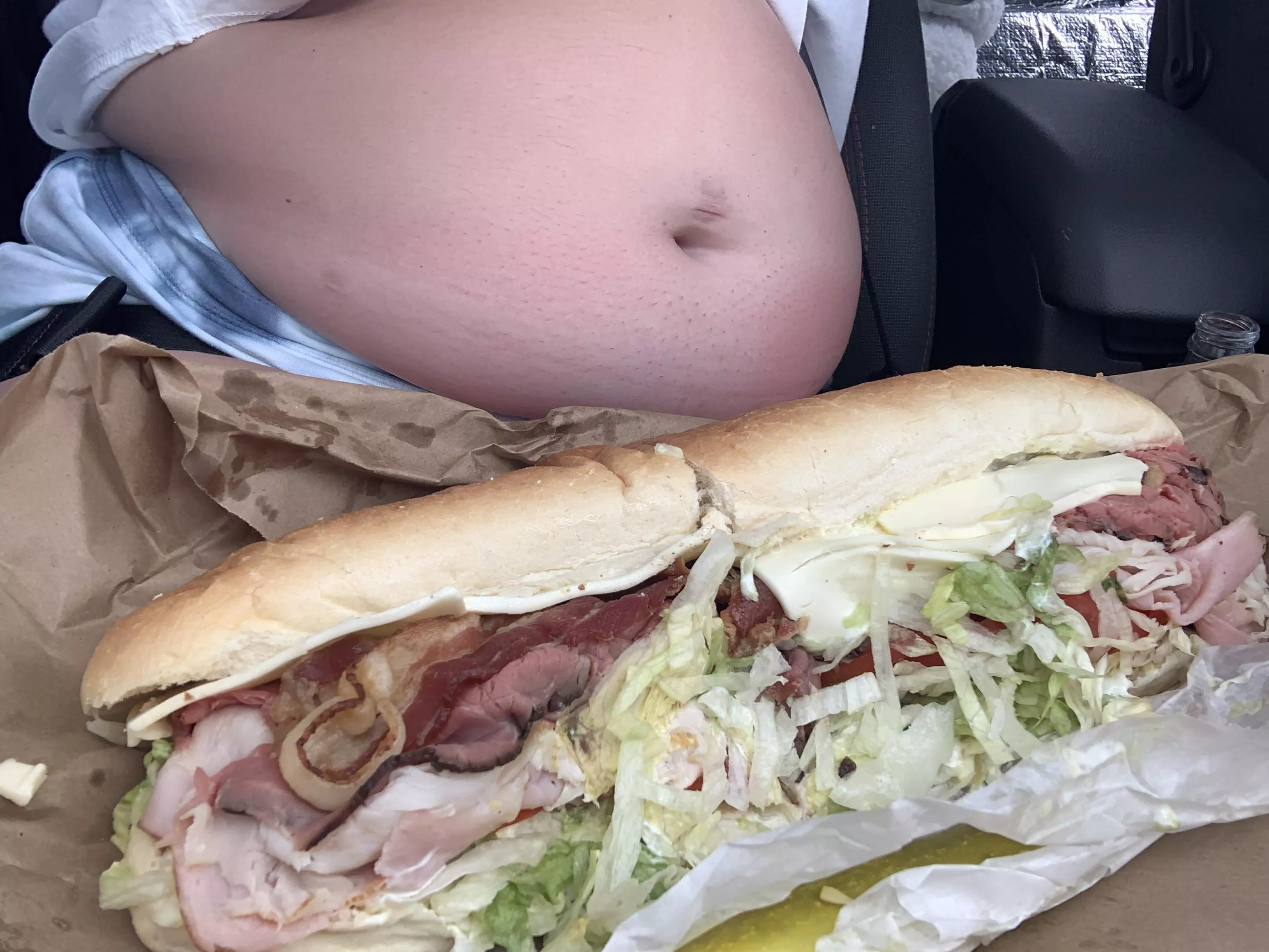 Big subs make me need belly rubs 👀🐋