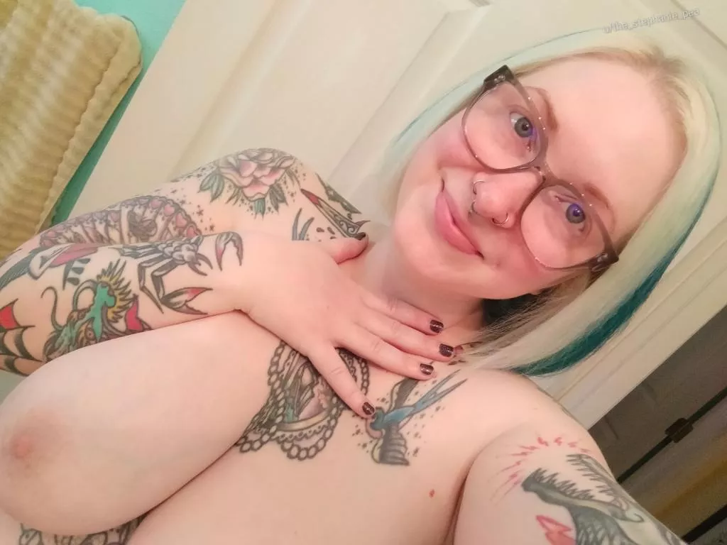 big tiddy goth nerdy gf 🖤🤓