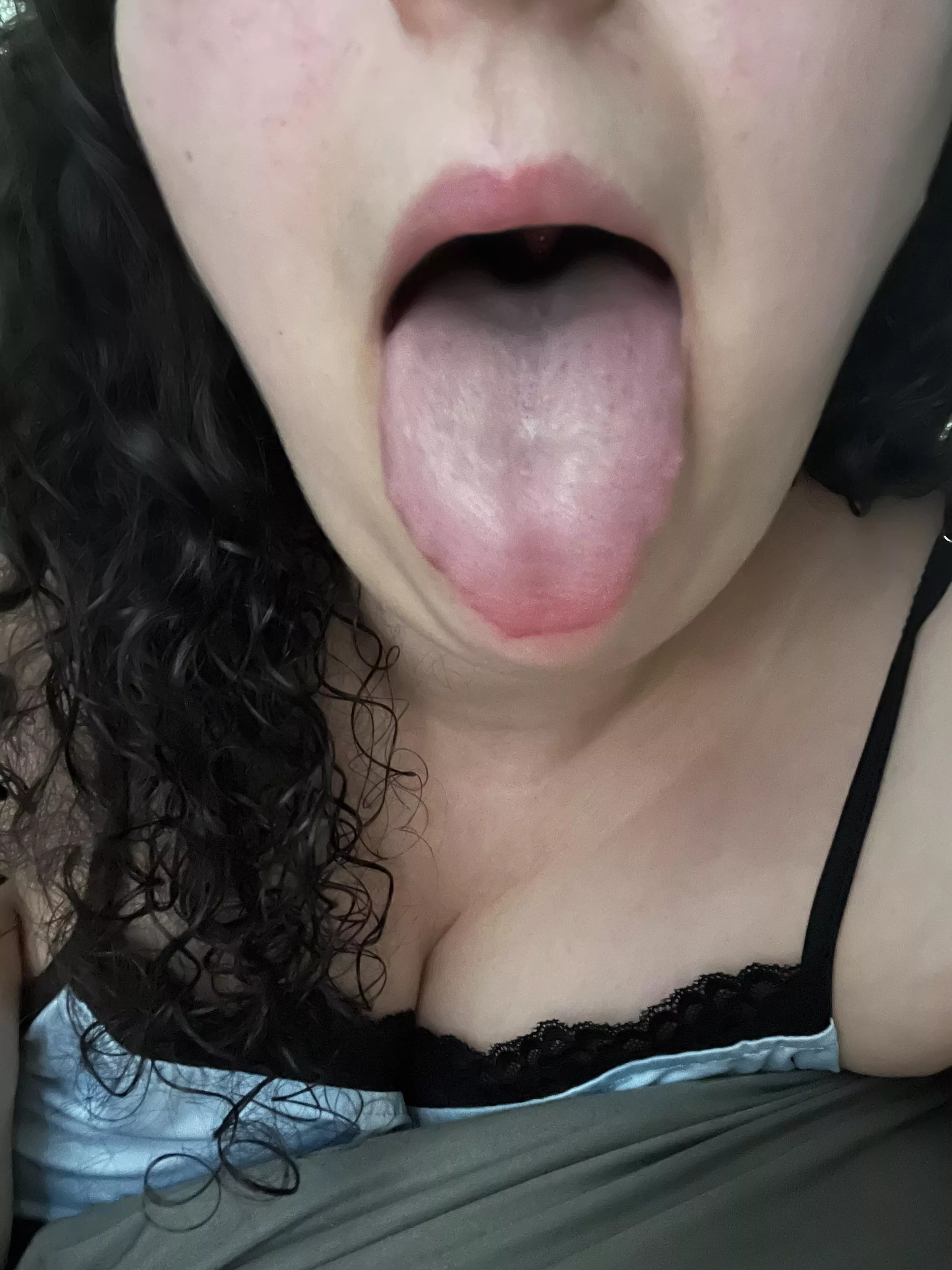big tongue deserves a big reward (f)