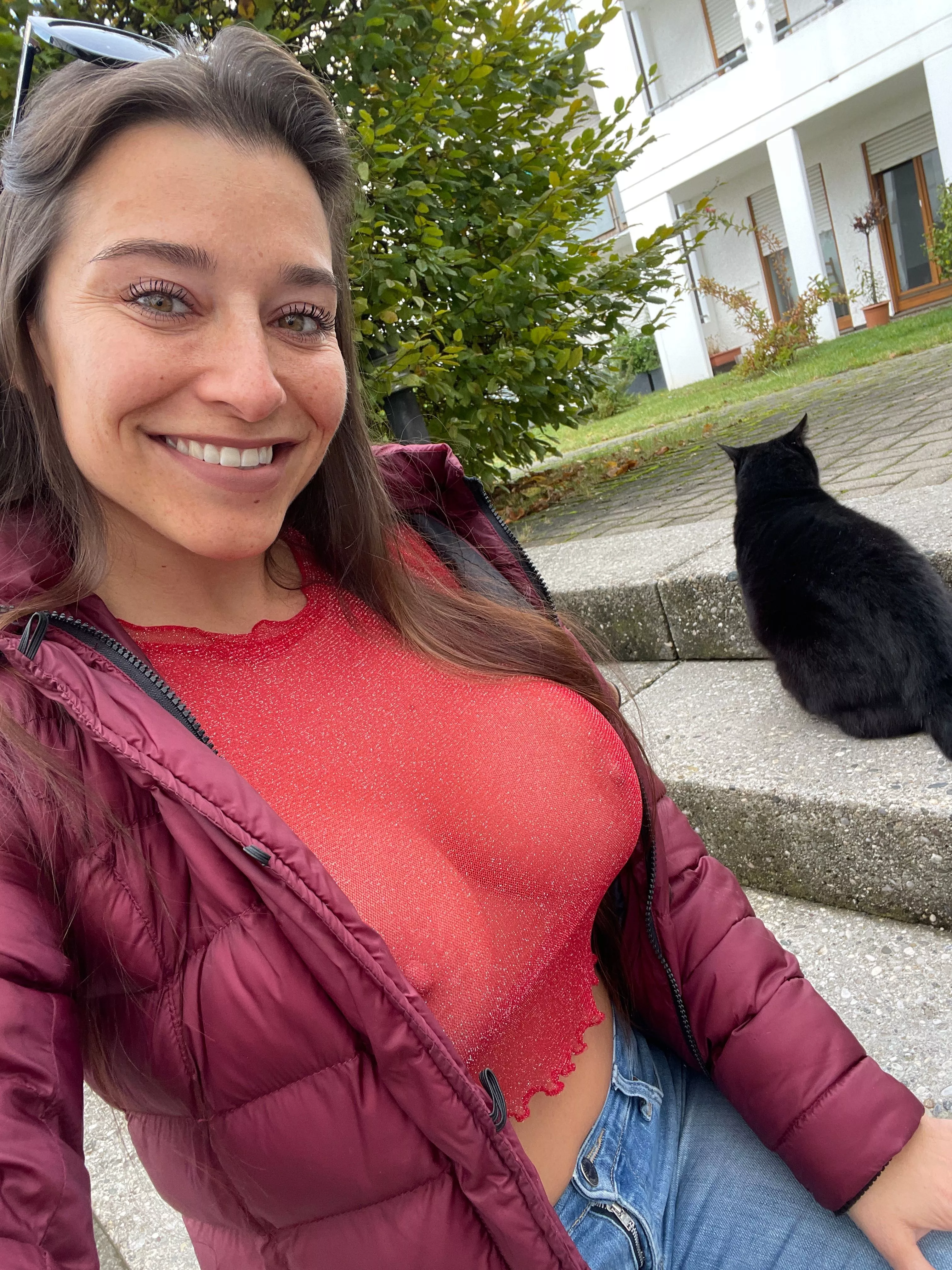 Black cat show her back, pls jizz on my rack