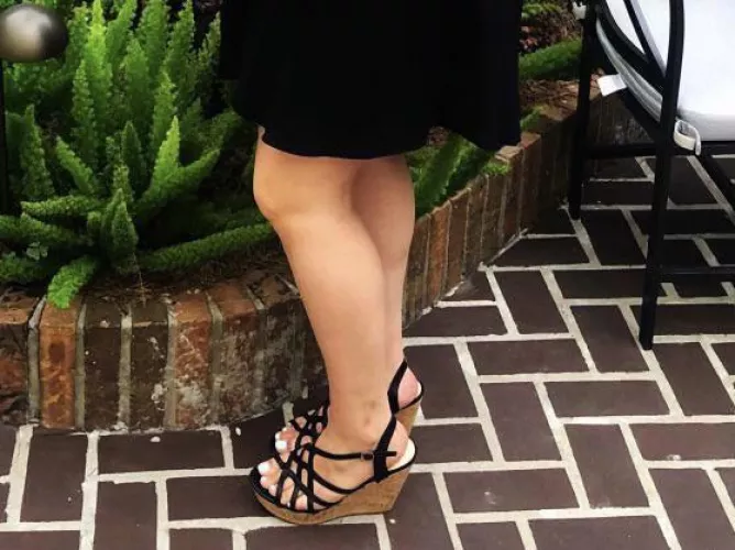 Black wedges