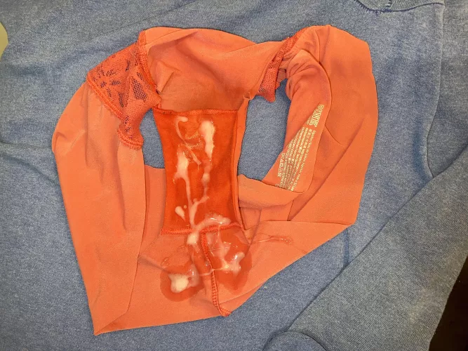 Blew my load on her pussy smelling panties