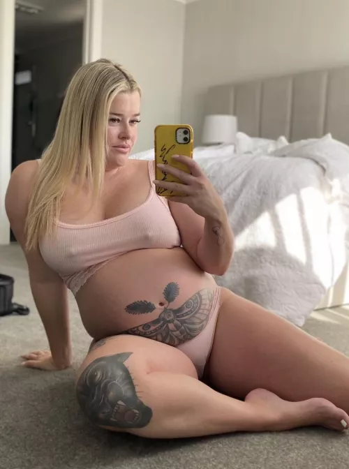 Blonde and pregnant makes me want to be naughty