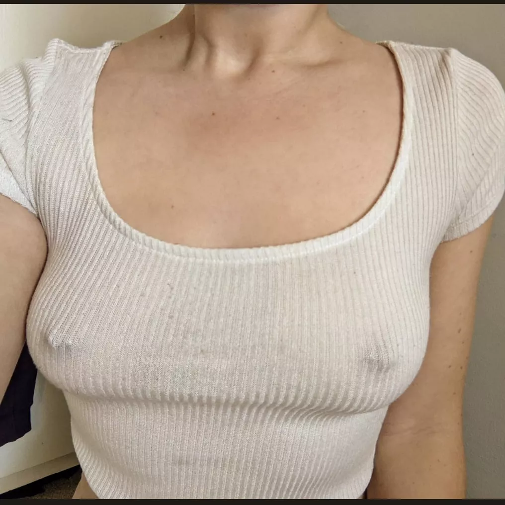 Blondes, and girls with pierced nipples, have WAY more fun 😈