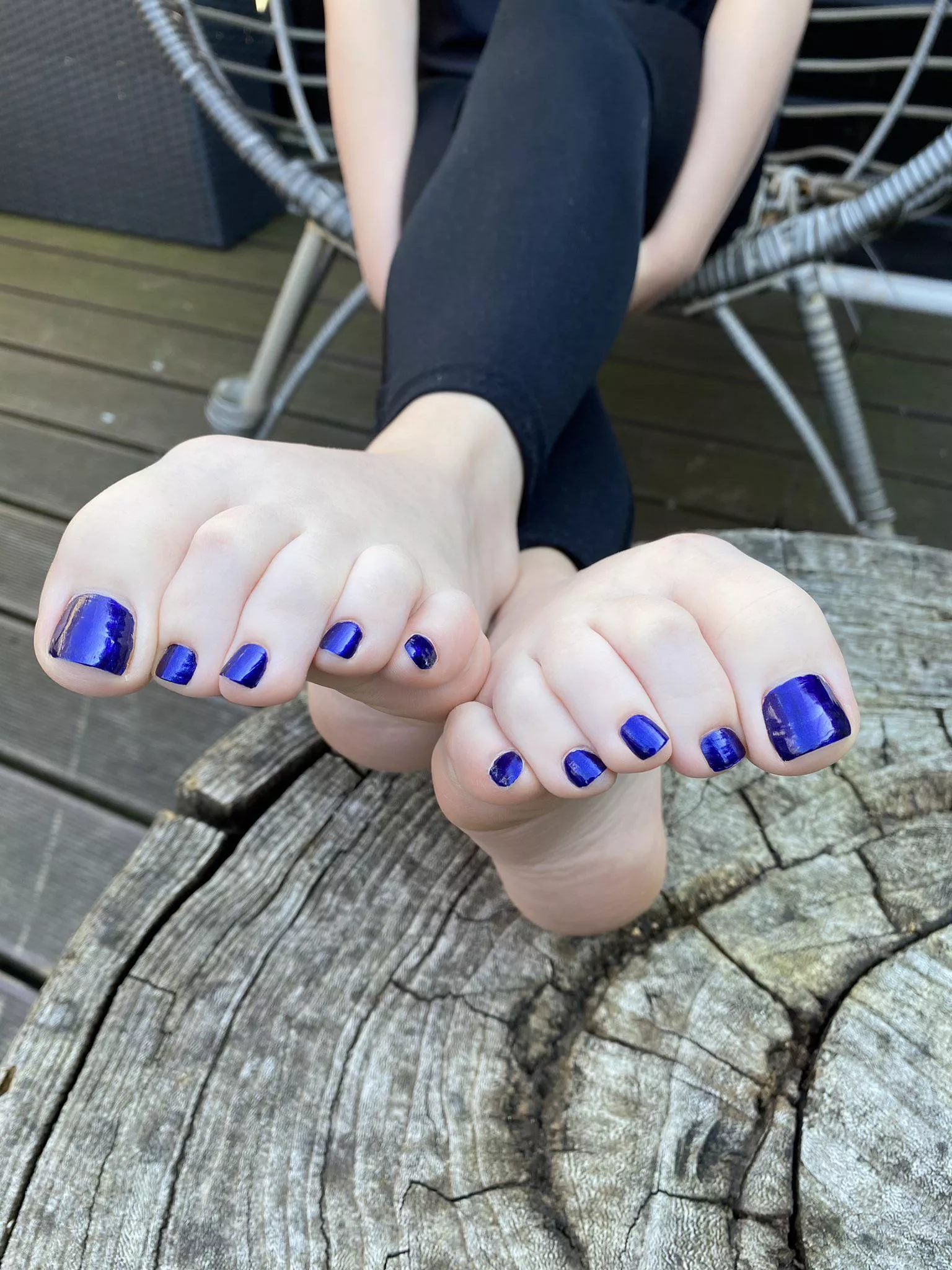 blue toes 💙