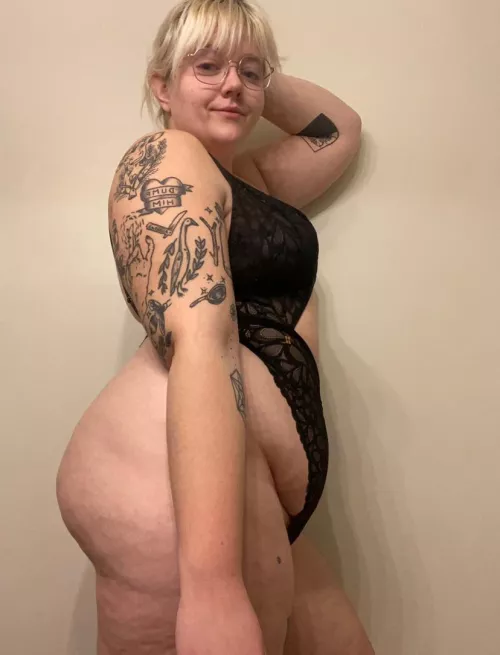 Booty is poppin 😏