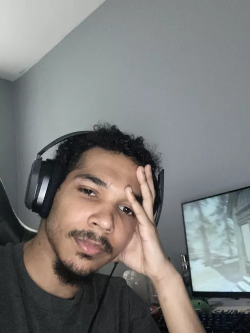 Bored, message me. Keep it normal 😁