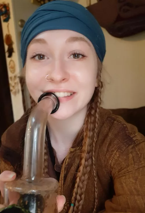 Braids and bongs😍 Check my profile for more or feel free to DM me💚💚