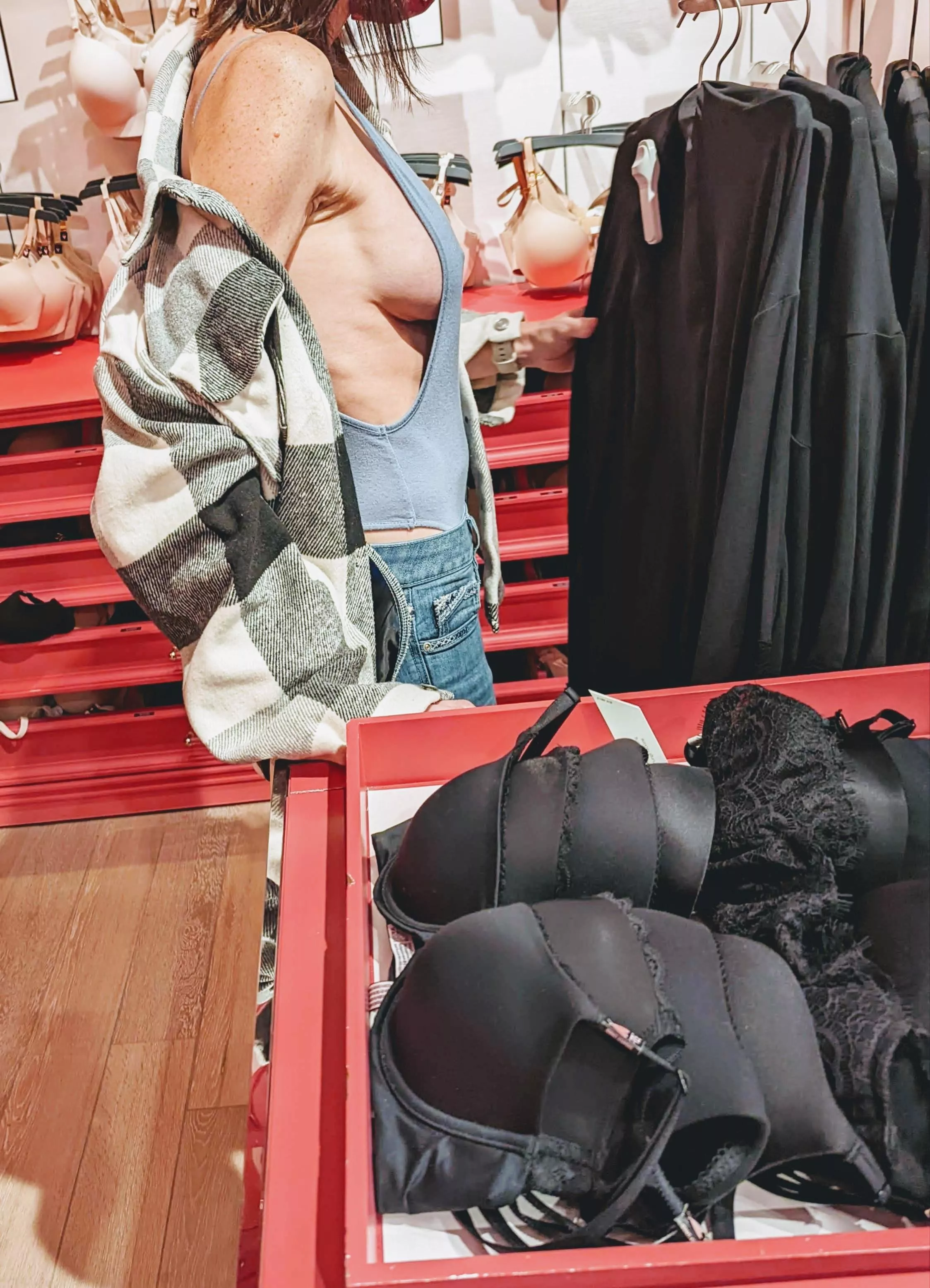 Braless bra shopping 🛍️