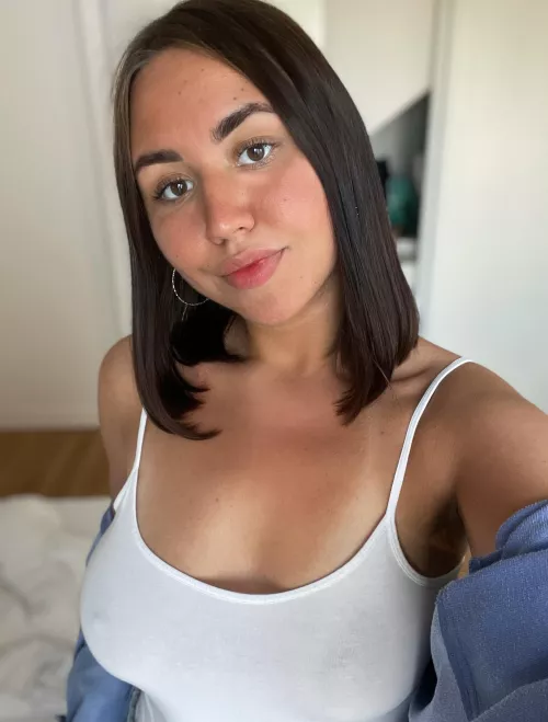 Braless looks are just the best, don’t you agree?