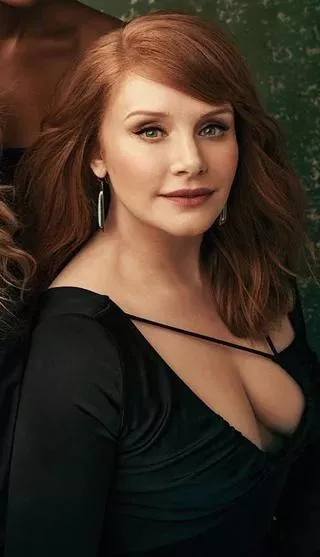 Bryce Dallas Howard has me so horny. Who wants to jerk for her?