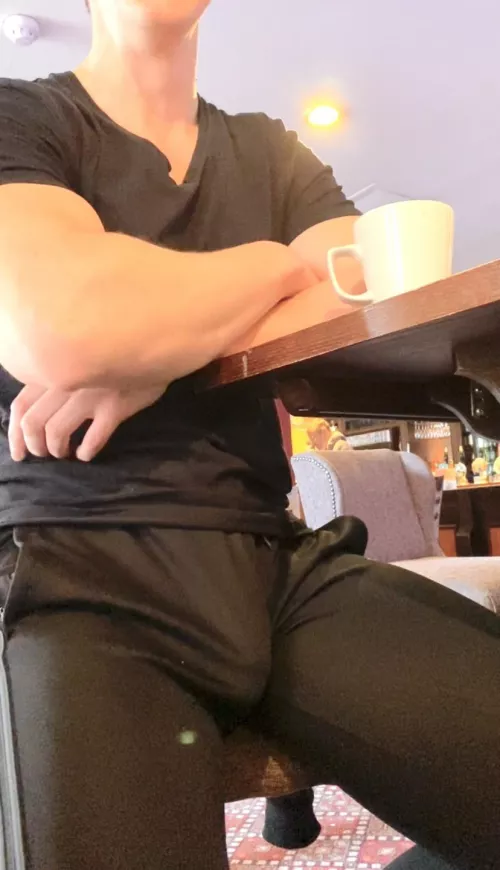 Bulging in a tracksuit while talking to a random person in a cafe today. Video soon on my Only Fans page!