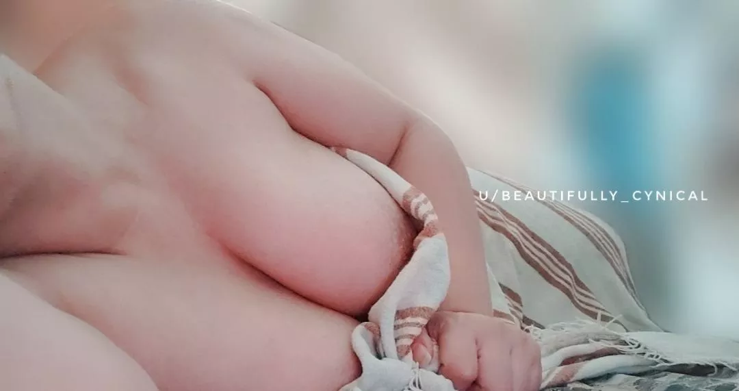 🎶 But time is o(f)ten on my side and I give it to you tonight. And we sleep all, sleep all day...🎶