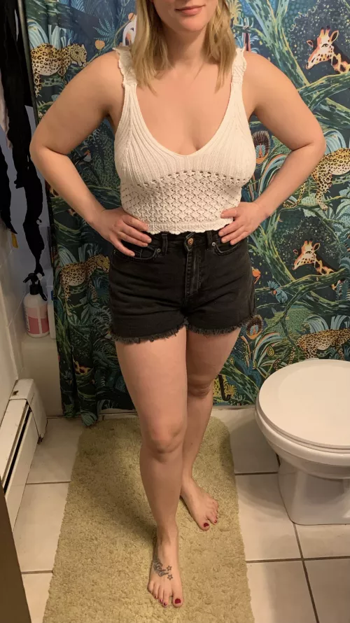 Can a 33 year old mom of two still pulled this off?