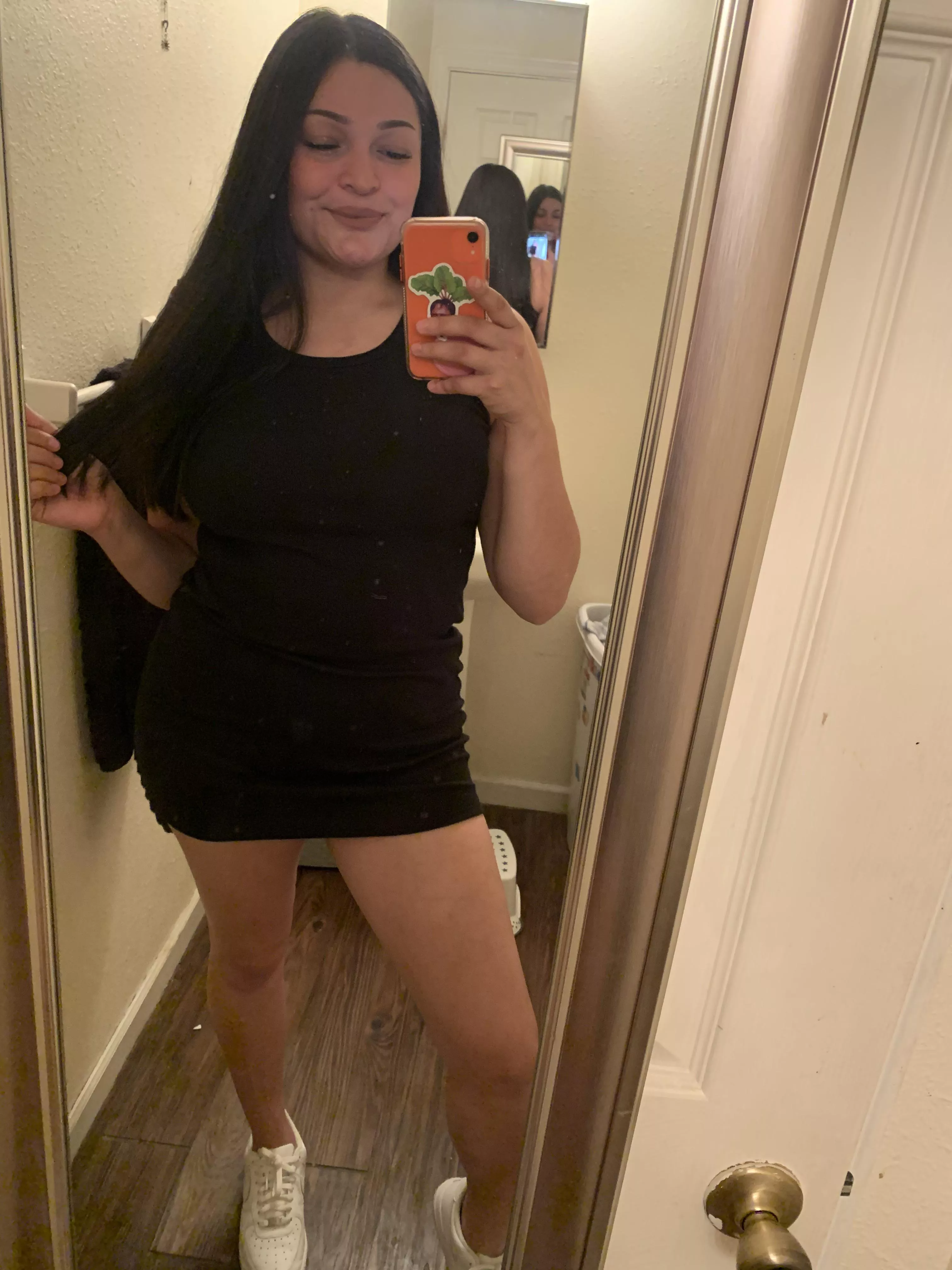 Can a mom dress like this? 🙄😌