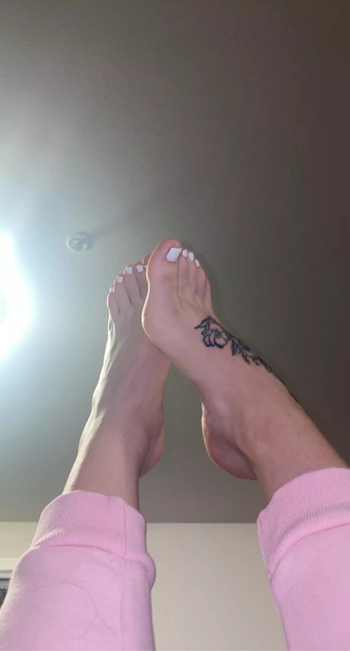 Can I get a volunteer for a deep tissue massage?🙈🌸