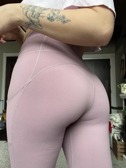 Can I sit on your lap? 💕