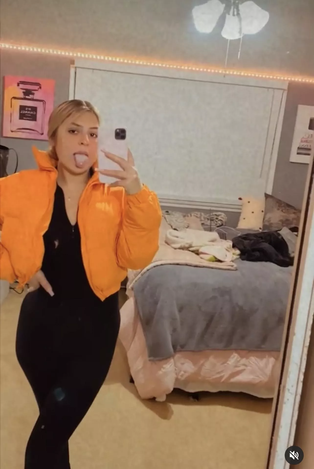 Can someone ask this girl for pics of her dirtys? Dm me for info