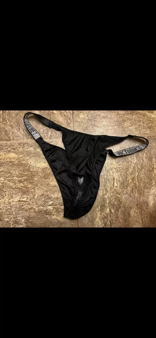 can someone joi me with pics of panties?