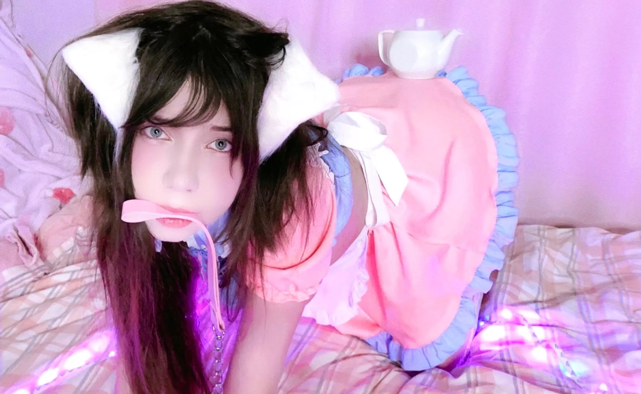 Can we help each other? I’ll give you a tea, but you will give me a walk! Bark bark