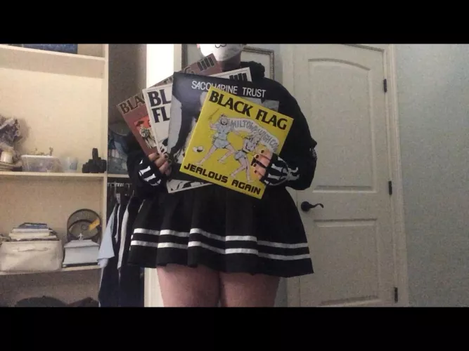 can we listen to some flag and cuddle pwease? 🥰🥰🥰