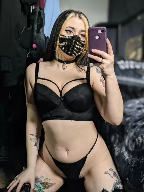 Can you [f]ind one of my anime tattoos in this pic? 👀