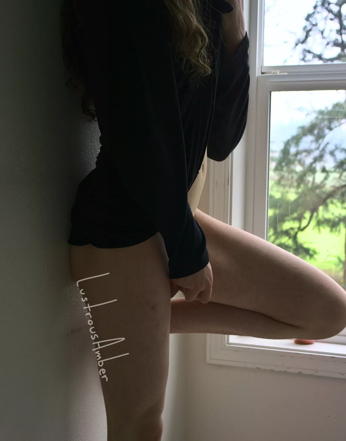 Can you guess what I’m hiding behind my hand? 🤔